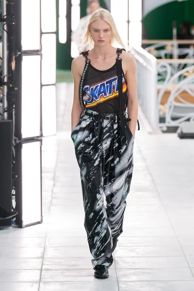 Look 30